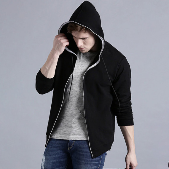 http://126822.m1110.group/products/men-black-solid-hooded-sweatshirt