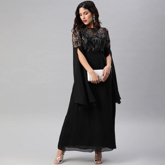 http://126822.m1110.group/vi/products/black-embellished-slit-sleeves-maxi-dress