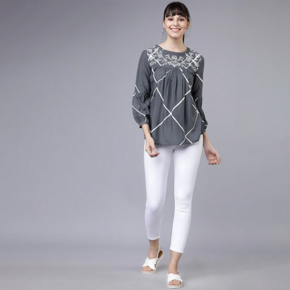 http://126822.m1110.group/products/women-grey-and-white-printed-a-line-top