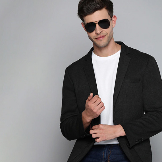 http://126822.m1110.group/products/men-black-textured-regular-fit-single-breasted-blazer